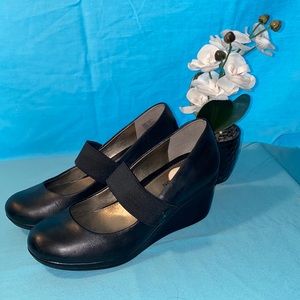 🤩5/$25 KENNETH COLE REACTION, ladies contemporary pump. Size 6 EUC